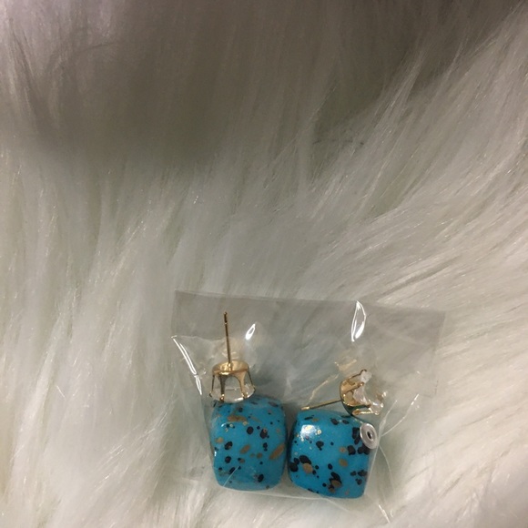 ⭐️✨Host Pick✨Aqua/Gold Square ear jacket earrings - Picture 2 of 4